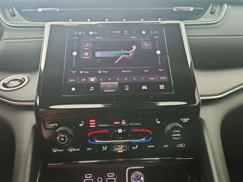 New 2025 Jeep Grand Cherokee L Laredo image 26