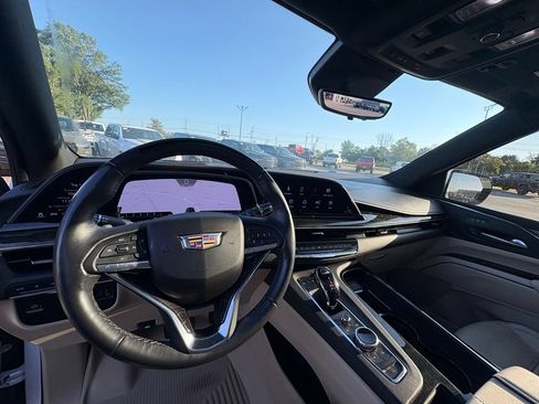 Used 2024 Cadillac Escalade Premium Luxury AWD/4WD image 14