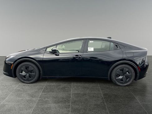 New 2026 Toyota Prius Plug-In Hybrid image 4