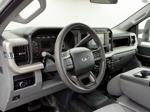 Used 2023 Ford F250 XL w/ XL Driver Assist Package RWD image 4