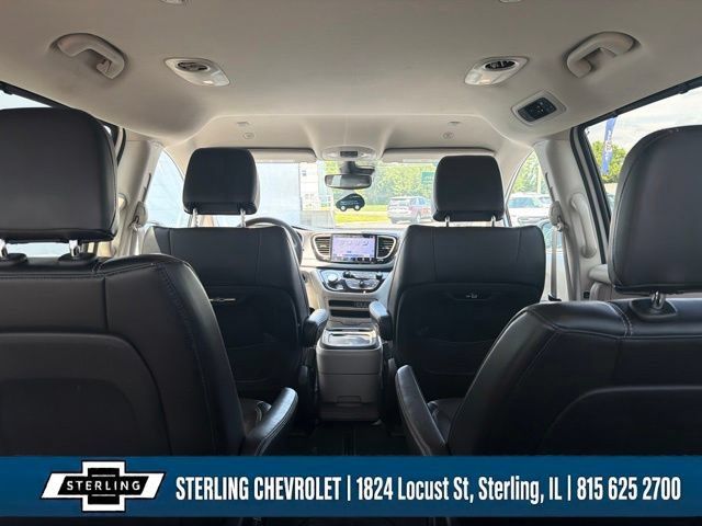 Used 2023 Chrysler Pacifica Touring-L FWD image 17