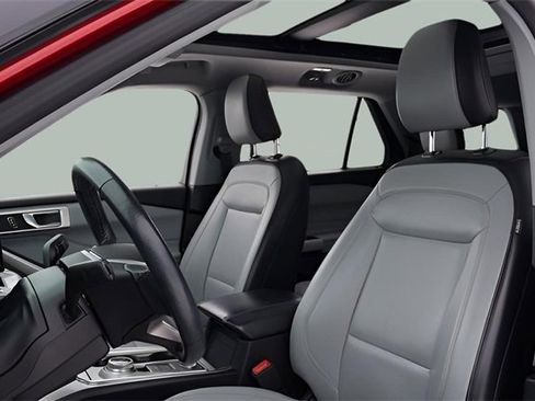 Used 2021 Ford Explorer XLT w/ Equipment Group 202A image 10