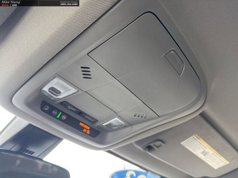 Used 2023 GMC Acadia SLE FWD image 28