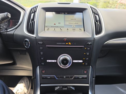 Used 2019 Ford Edge Titanium w/ Cold Weather Package AWD/4WD image 26
