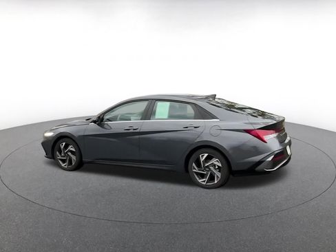 Used 2025 Hyundai Elantra SEL image 9