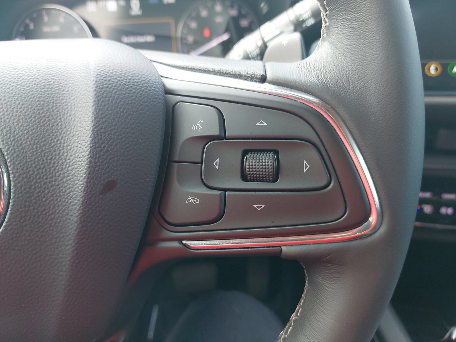 Used 2023 Buick Envision Avenir AWD/4WD image 18
