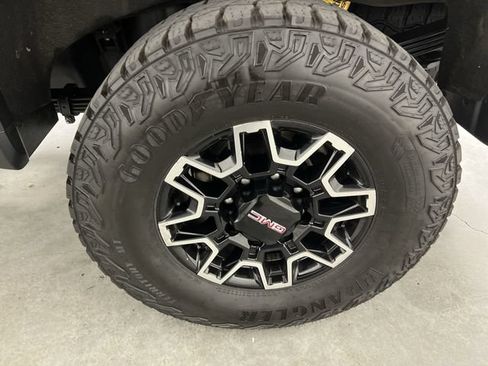 Used 2024 GMC Sierra 2500 AT4X AWD/4WD image 33
