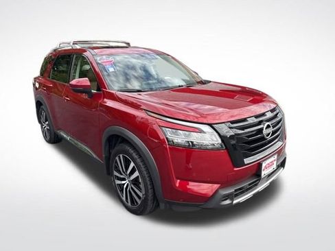 Used 2024 Nissan Pathfinder Platinum w/ Black Appearance Package image 8