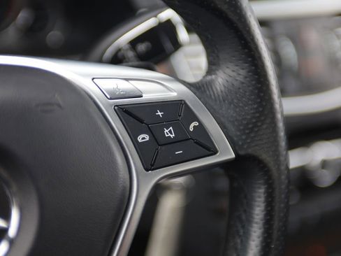 Used 2013 Mercedes-Benz E 350 4MATIC Sedan image 22