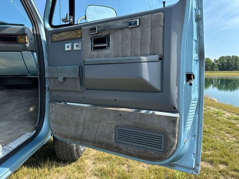Used 1989 Chevrolet Suburban 4WD image 33