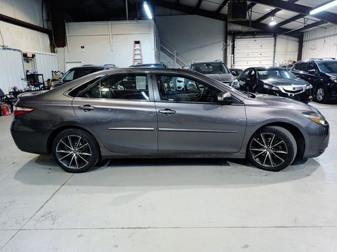 Used 2016 Toyota Camry XSE w/ Moonroof Package FWD image 10
