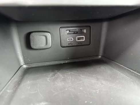 Used 2023 GMC Acadia SLT w/ Elevation Edition image 27