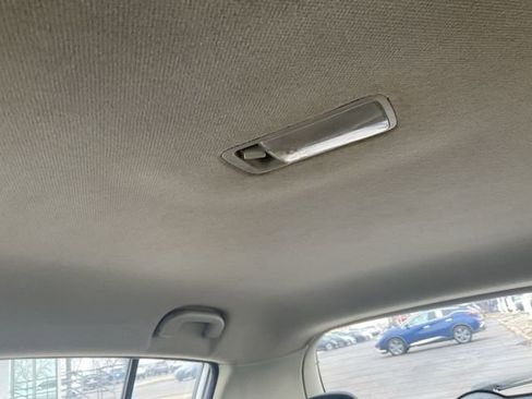 Used 2010 Nissan Versa 1.8 S image 15