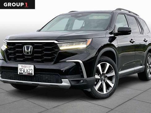 Used 2023 Honda Pilot Touring image 1