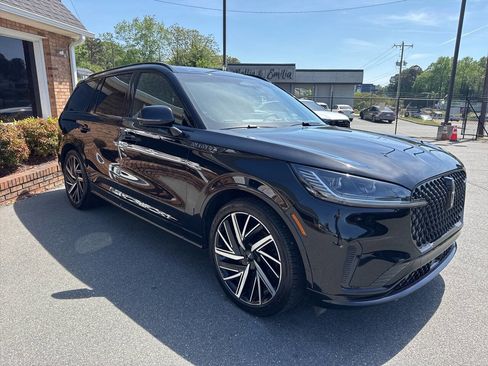 Used 2025 Lincoln Aviator Black Label w/ Jet Appearance Package image 9