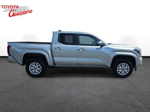 Used 2025 Toyota Tacoma SR5 RWD image 4