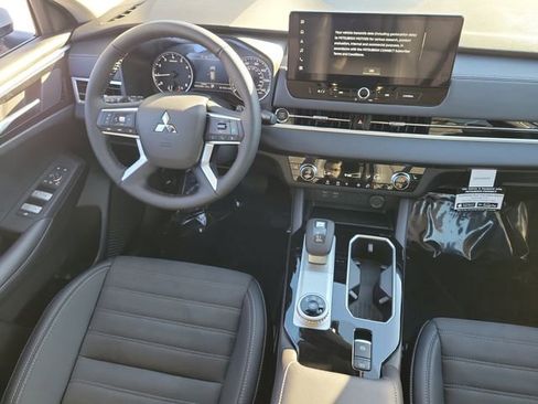New 2026 Mitsubishi Outlander SE image 16