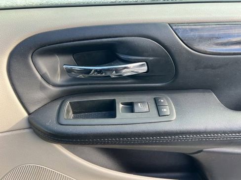 Used 2013 Dodge Grand Caravan SXT w/ Rear Park Assist Pkg image 31