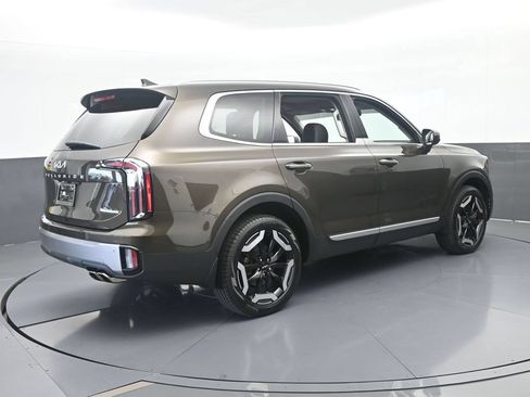 Used 2025 Kia Telluride EX w/ EX Captain's Chair Package FWD image 6