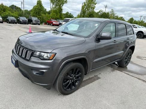 Used 2017 Jeep Grand Cherokee Altitude AWD/4WD image 2