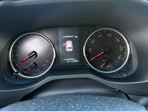 Used 2022 Toyota RAV4 XLE Premium image 9