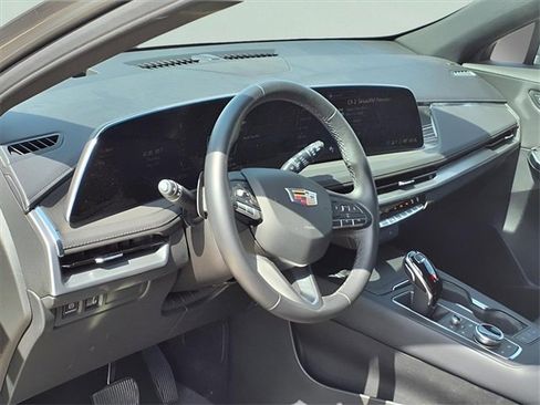Used 2025 Cadillac XT4 Premium Luxury image 8