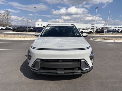 Used 2025 Hyundai Kona SEL image 2