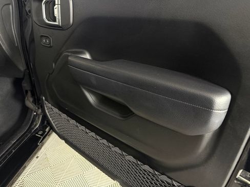 Used 2024 Jeep Gladiator Sport AWD/4WD image 32