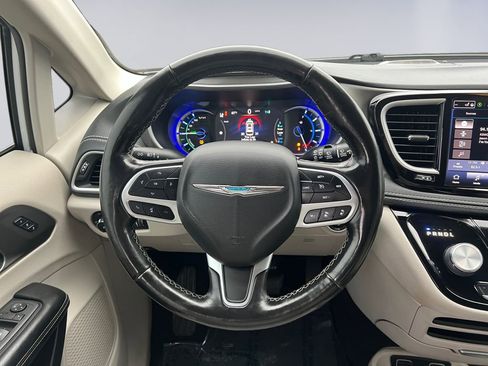 Certified 2021 Chrysler Pacifica Touring-L image 13