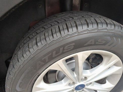 Used 2018 Ford Escape SE w/ SE Sync 3 Package image 9