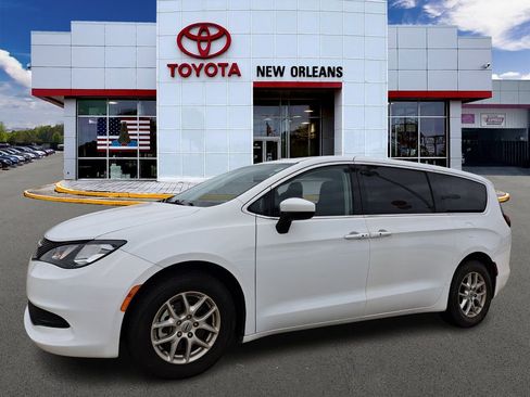 Used 2023 Chrysler Voyager LX image 1