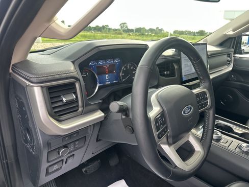 Used 2023 Ford Expedition XLT AWD/4WD image 11