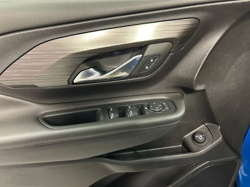 Used 2024 GMC Terrain SLE w/ Driver Convenience Package image 14