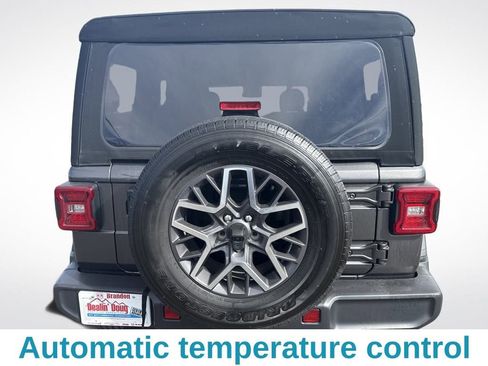 Used 2024 Jeep Wrangler Sahara image 5