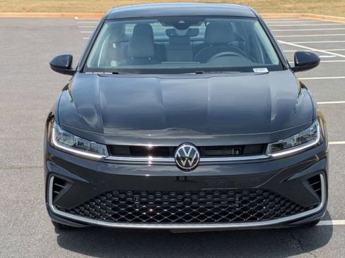 New 2026 Volkswagen Jetta SE FWD image 9