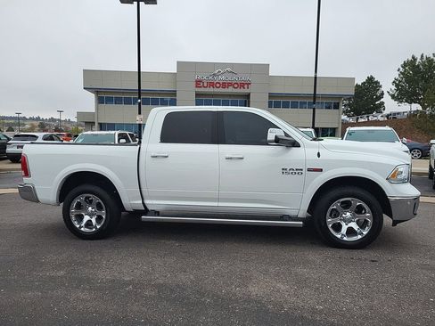 Used 2018 RAM 1500 Laramie w/ Convenience Group AWD/4WD image 3