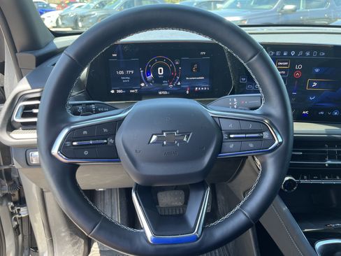 Used 2025 Chevrolet Traverse LT w/ Midnight/Sport Edition AWD/4WD image 19