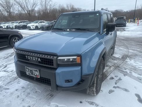 Used 2025 Toyota Land Cruiser image 2