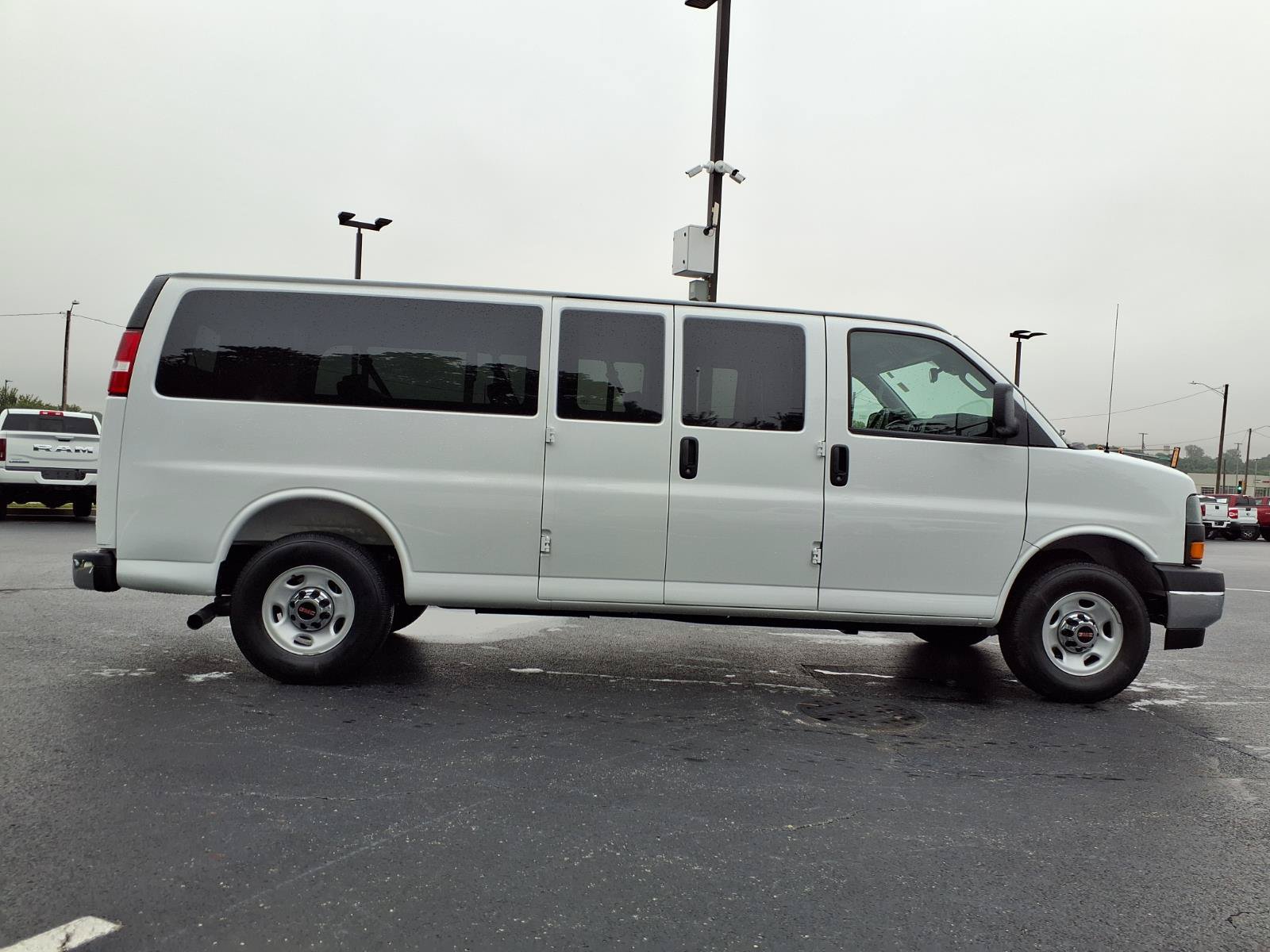 Used 2026 GMC Savana 3500 LT w/ LT Preferred Equipment Group RWD image 30