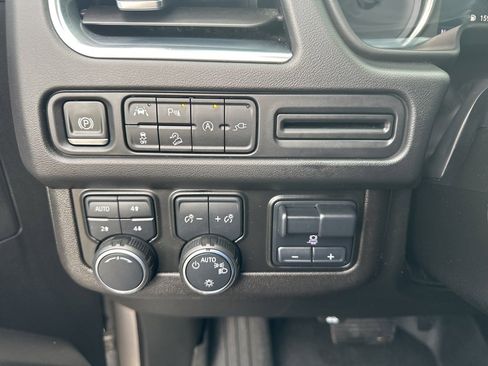 Used 2021 Chevrolet Tahoe Z71 w/ Z71 Signature Package image 12