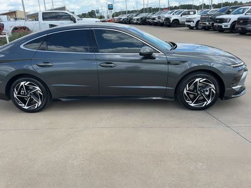 Used 2026 Hyundai Sonata SEL FWD image 2