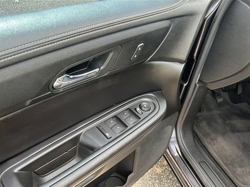 Used 2016 Chevrolet Traverse LT w/ Style and Technology Package image 12