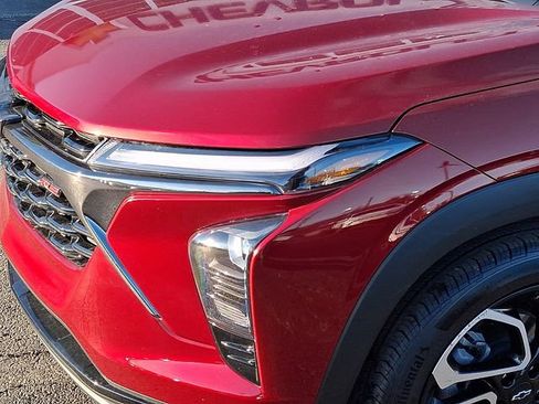 Used 2024 Chevrolet Trax RS w/ Sunroof Package image 9