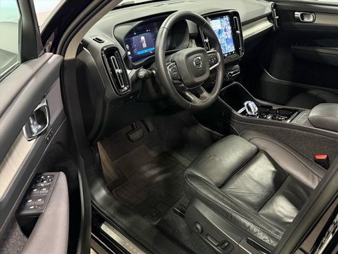 Used 2023 Volvo XC40 B5 Plus image 10