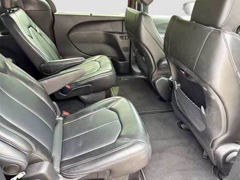 Used 2025 Chrysler Pacifica Select FWD image 28