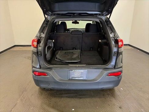 Used 2016 Jeep Cherokee Latitude w/ Cold Weather Group image 12