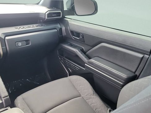Certified 2024 Toyota Tacoma SR AWD/4WD image 16