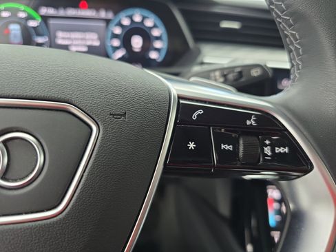 Used 2023 Audi e-tron Premium Plus w/ Premium Plus Package image 18
