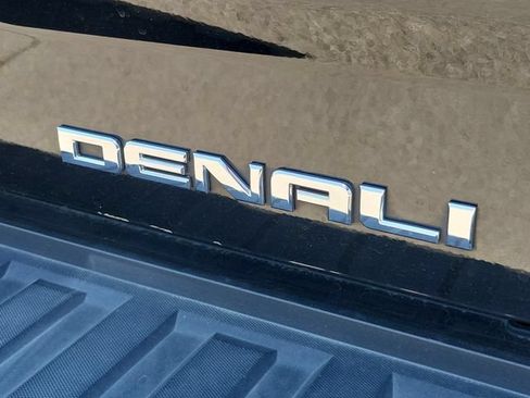 Used 2017 GMC Sierra 1500 Denali w/ Denali Ultimate Package AWD/4WD image 8