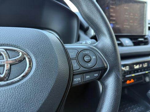 Used 2025 Toyota RAV4 XLE w/ Convenience Package FWD image 15